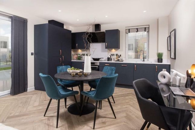 Flat for sale in Rundell Crescent, London
