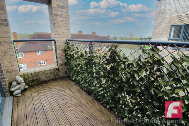 Flat for sale in Fayer Court, South Oxhey
