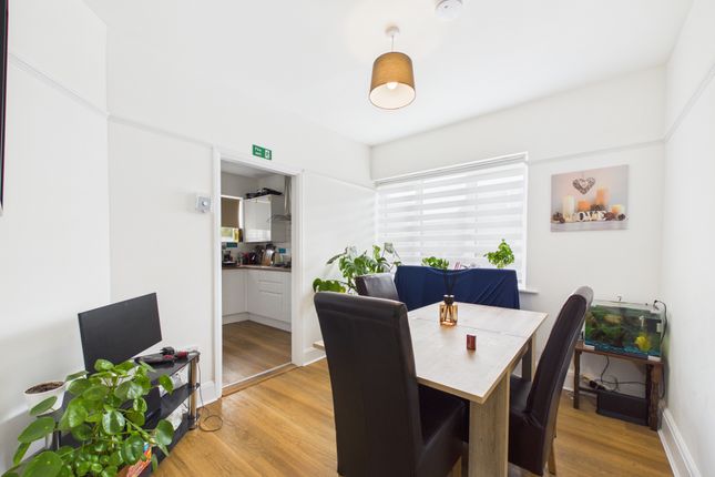 Room 6, 98, Upper Brighton Road, Lancing photo 3