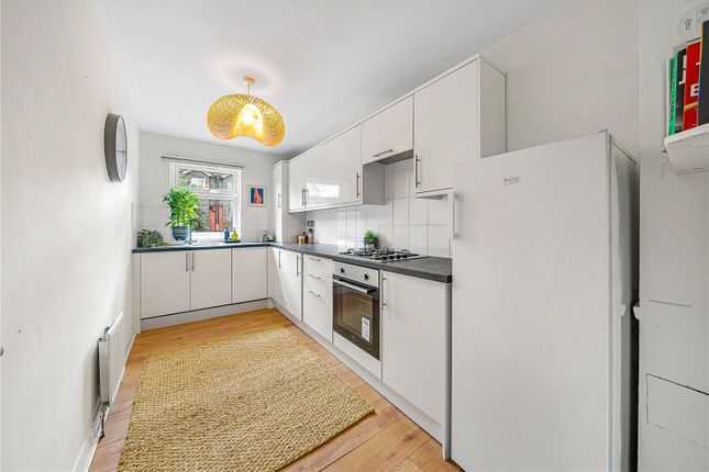 Flat 10, Willow Court, 2, Leithcote Path, London photo 2