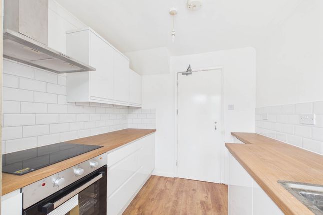 3, Anvil Close, Horsham photo 4