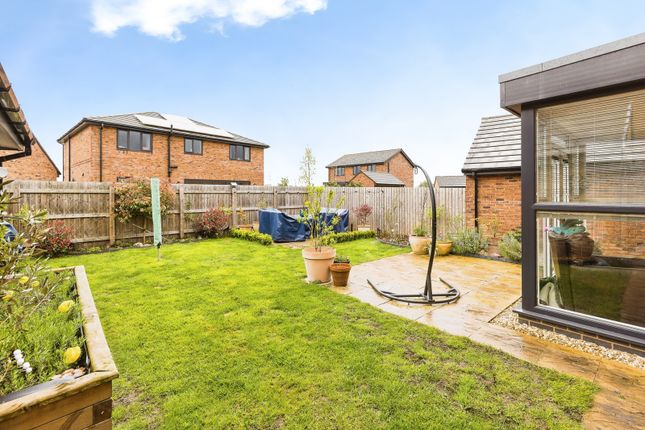 8, Meadow Way, Cheshire photo 4