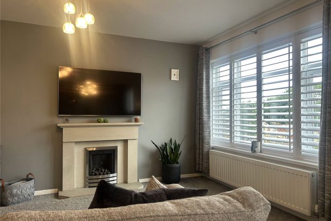 112, Yorkdale, Oldham photo 3