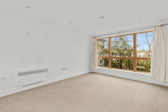 20 Ream Court,, Ryemead Boulevard, High Wycombe photo 2