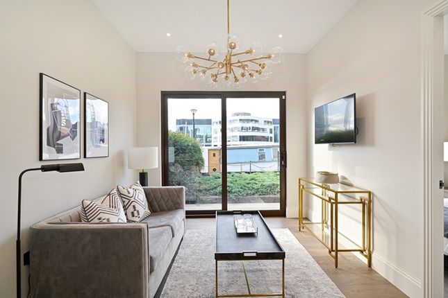 Thumbnail Flat for sale in Selsdon Way, Canary Wharf