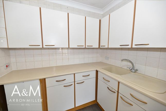 Flat for sale in Beehive Lane, Ilford