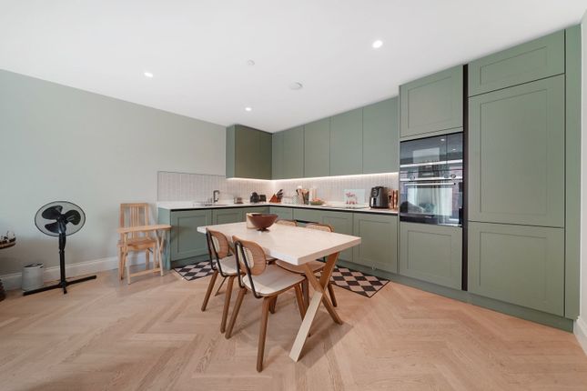 Flat 25 ,Russell House, 4 Explorer Way, Mill Hill East photo 2