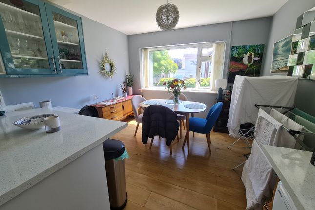 23, Broadmead Crescent, Swansea photo 4