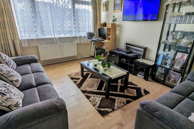 End terrace house for sale in Nassau Path, London