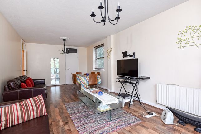 Woolmead Avenue, London photo 2