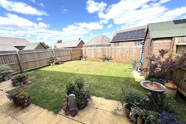 7, Jubilee Way, Newent photo 2