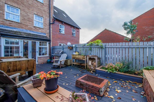Town house for sale in The Rowick, Wakefield