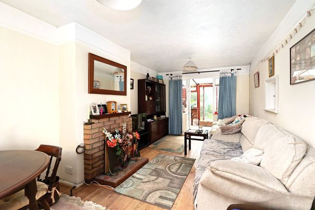 14, Orchard Close, Guildford photo 3