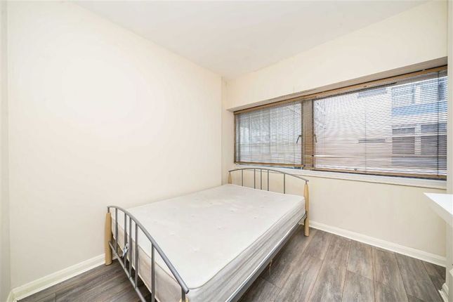 Apartment 202, Metro Central Heights, 119, Newington Causeway, London photo 4