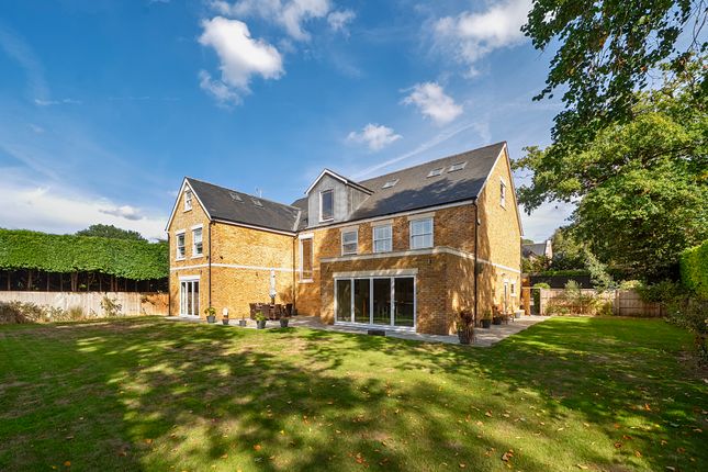 1, Benfleet Close, Cobham photo 2