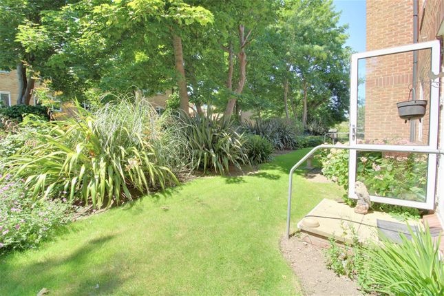 Flat for sale in Swiss Gardens, Shoreham-By-Sea