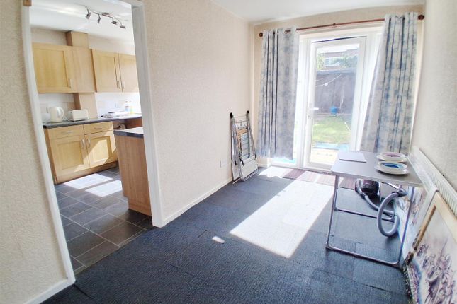 11, Hayman Crescent, Hayes photo 4