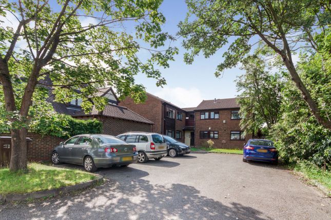 Thumbnail Flat for sale in 97A Gander Green Lane, Sutton