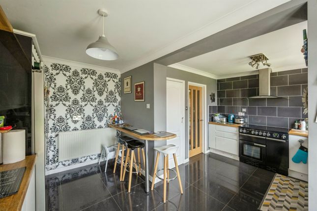 14, Wadworth Avenue, Doncaster photo 3
