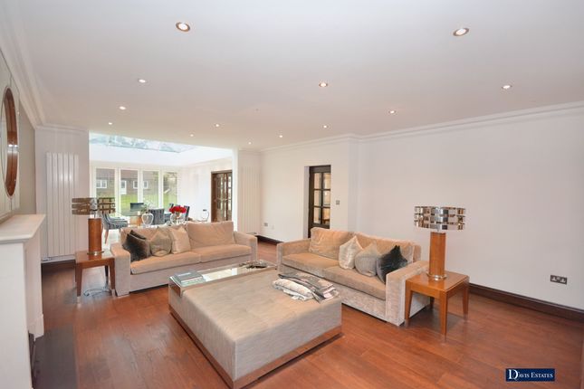Detached house for sale in Elm Grove, Emerson Park, Hornchurch