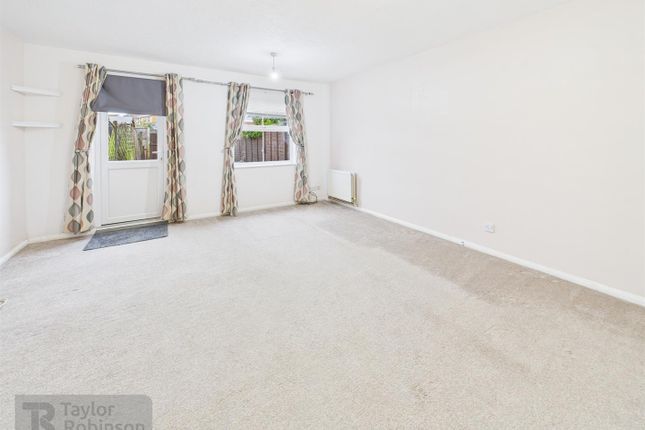 21, Shoreham Road, Crawley photo 3