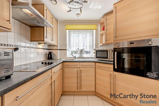 17 Martello Court,, Jevington Gardens, Eastbourne photo 3