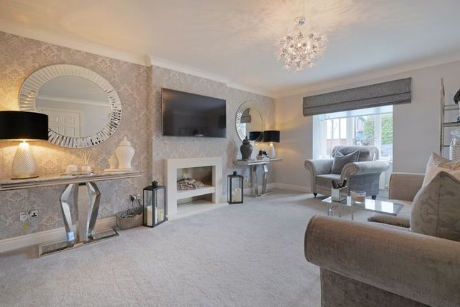 4, Meadow Gate Close, Sheffield photo 3