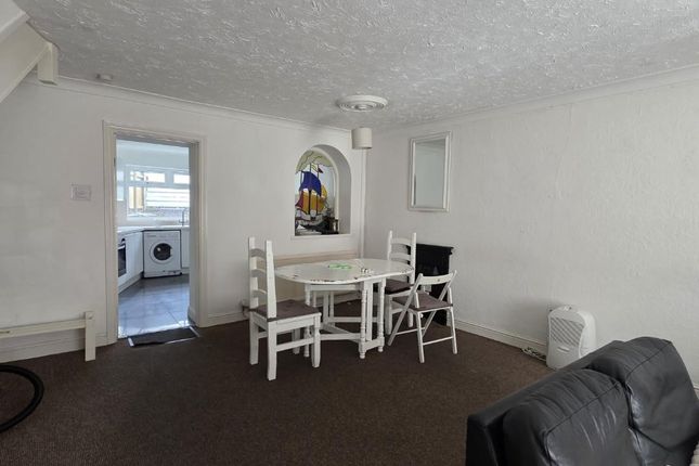 Room 3, 44, King Street, Pontypridd photo 5