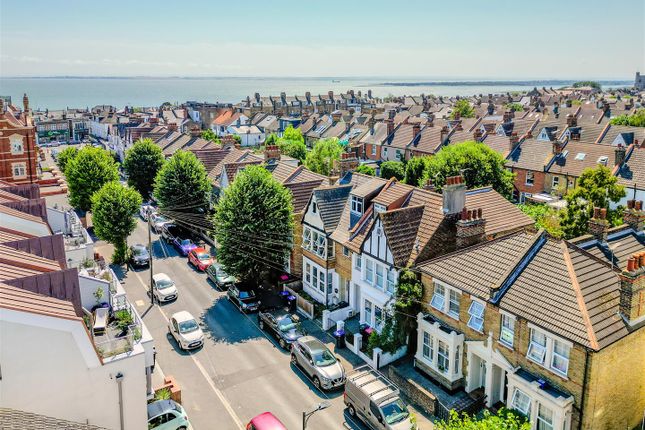 45, Leighton Avenue, Leigh-on-Sea photo 4