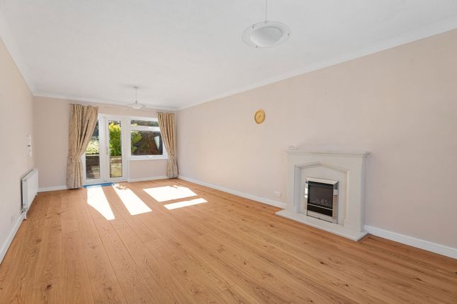 2, Lawford Close, Rickmansworth photo 2