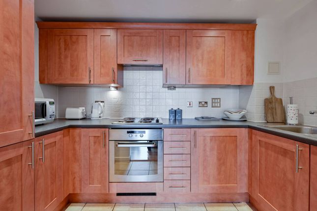 Flat to rent in Pershore House, Ealing, London