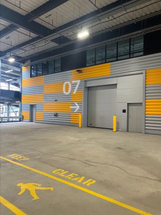 Warehouse to let in Creek Road, Barking