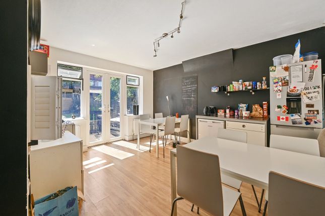 818, North Circular Road, London photo 3