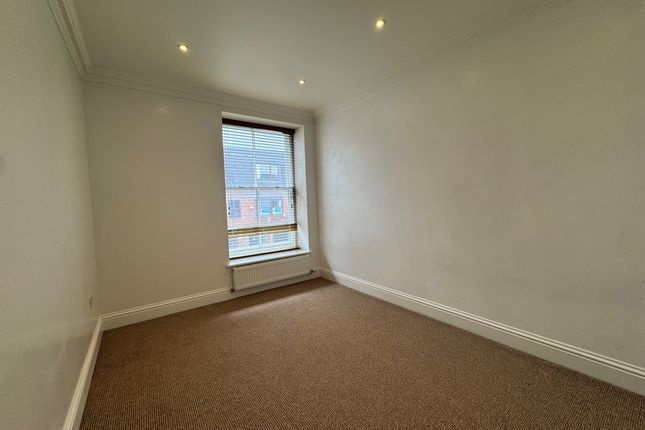 Flat 2, Mold photo 4