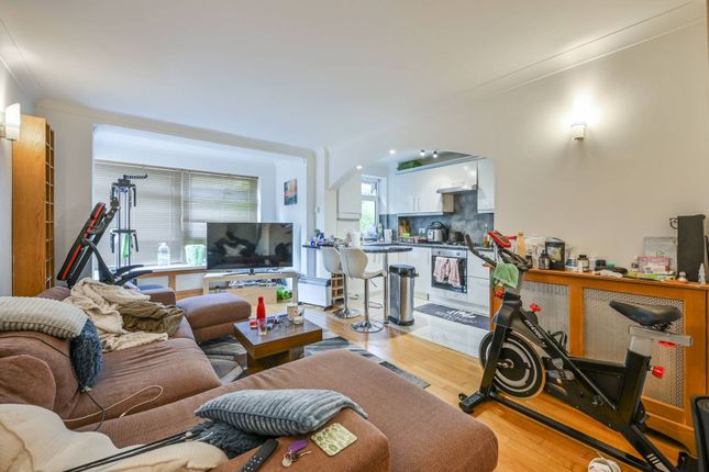 1-bed flat on Pert Close, Muswell Hill, £245,000