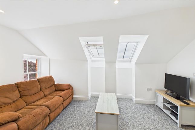 Flat 7, 2-12, Market Place, St. Columb photo 4