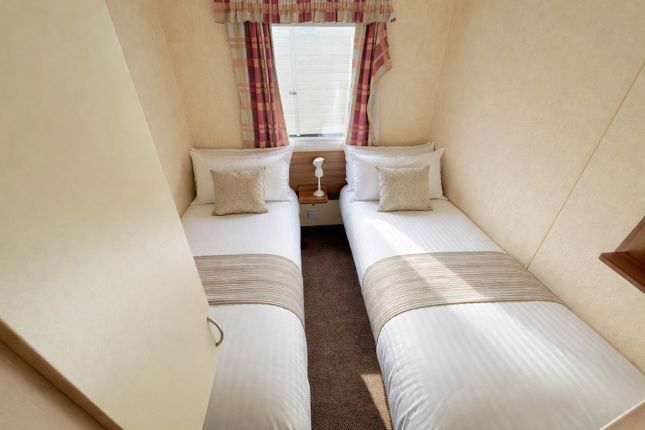 5, St Osyth Beach Holiday Park, Clacton-on-Sea photo 4