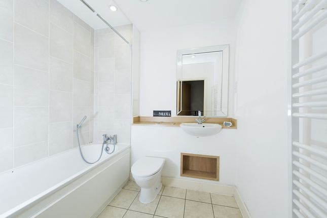 Flat to rent in Devons Road, Bow
