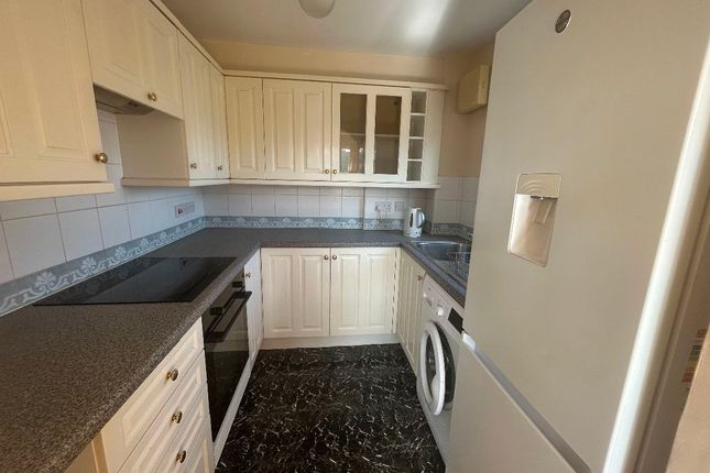 16 Byron Drive, Erith photo 4