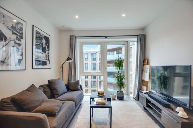 Juniper Drive, London photo 3