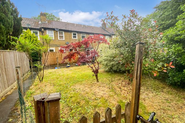 9, The Grove, Caterham photo 2