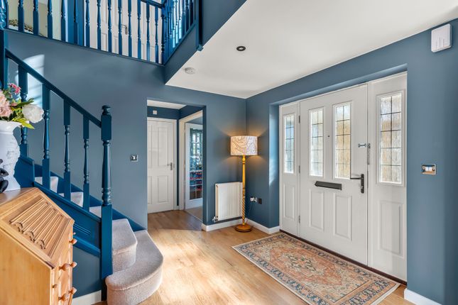24 Leyfield, Shipley photo 4