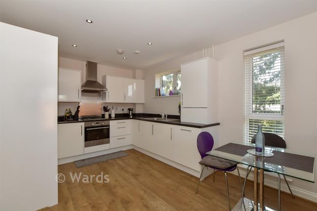 2-bed flat on 8, Charlotte Way, West Malling, £180,000