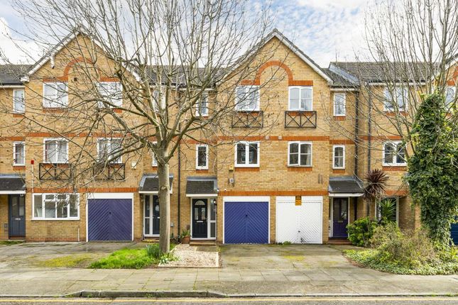 Thumbnail Terraced house to rent in Barnsdale Avenue, London