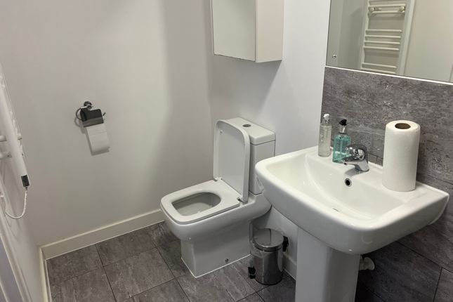 Flat to rent in Touthill Place, Peterborough