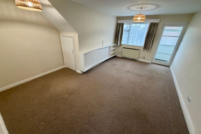 57, Scott Avenue, Rainham photo 3