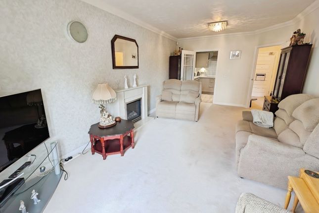 4 Trewin Lodge, Normandy Drive, Bristol photo 4