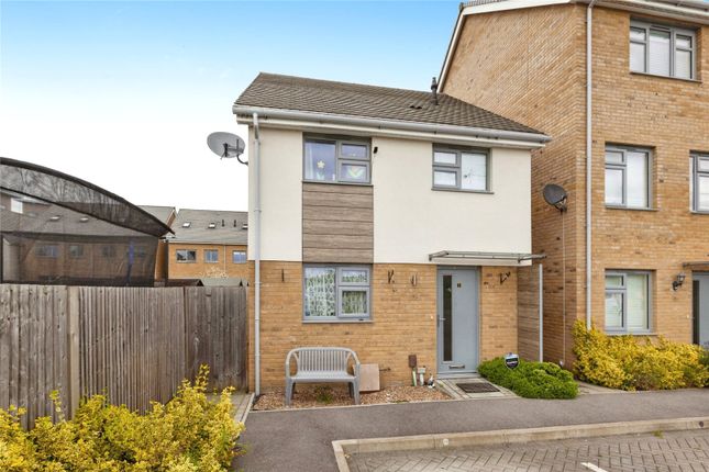 Thumbnail Detached house for sale in Quintin Close, Maidenhead, Berkshire