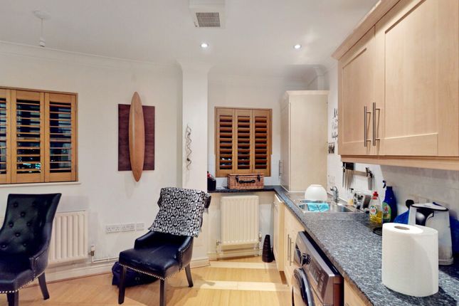 Flat for sale in Concorde Way, London