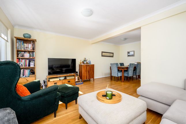 8, Hillcrest, Weybridge photo 4